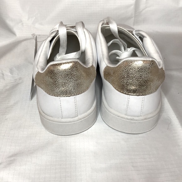 Time and Tru White Low Top Memory Foam Platform Sneakers - Picture 9 of 10